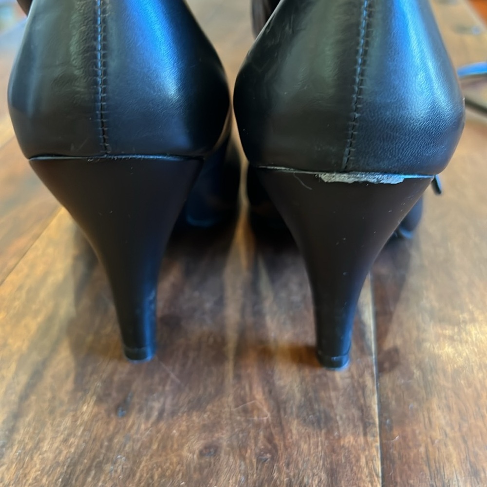 Nine West Black Pumps With Small Buckle Accent Size 71/2 - Picture 9 of 11
